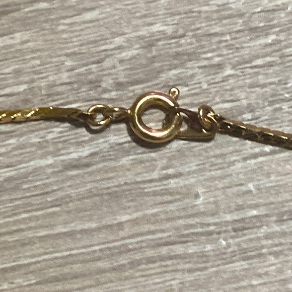 Vintage Gold Toned Minimalist Heart Pendant Necklace - Picture 2 of 4